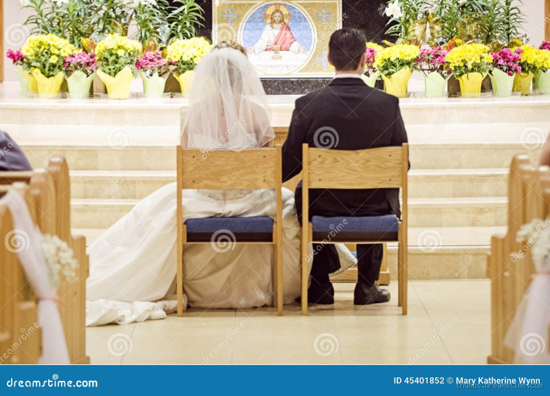 Where Do the Bride and Groom Sit During a Catholic Wedding?