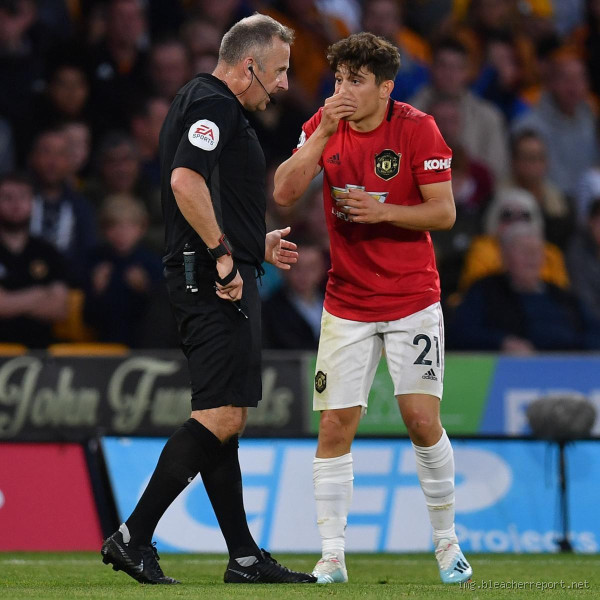 Did Ryan Giggs Ever Get a Yellow Card? The Surprising Answer