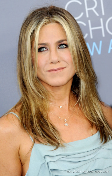 Does Jennifer Aniston Have Highlights or Is It Something Else?
