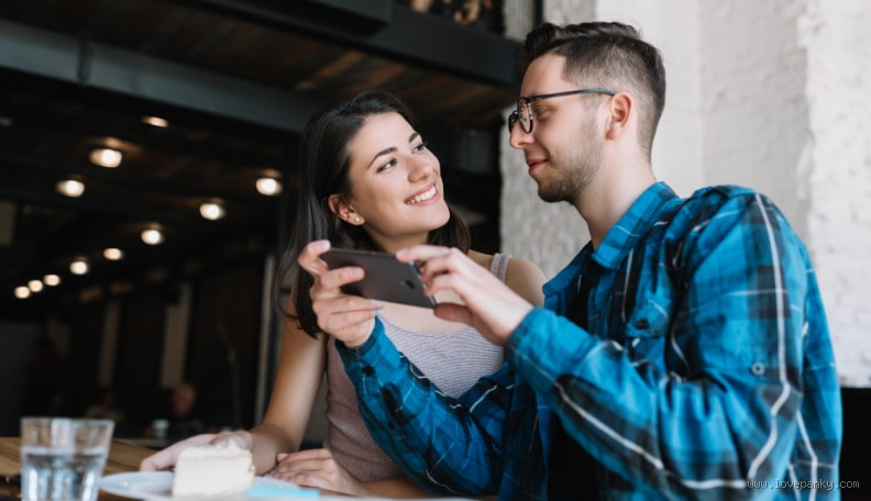 How Do You Passively Flirt? The Subtle Art of Attraction