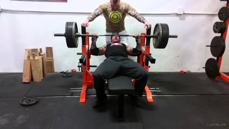 Is Benching 405 Pounds a Lot: Understanding the Significance of This Weightlifting Milestone