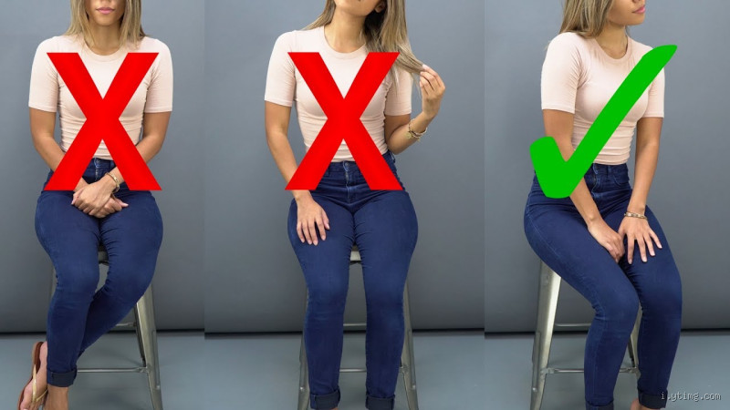 What Body Language Does a Girl Use When She Likes You?