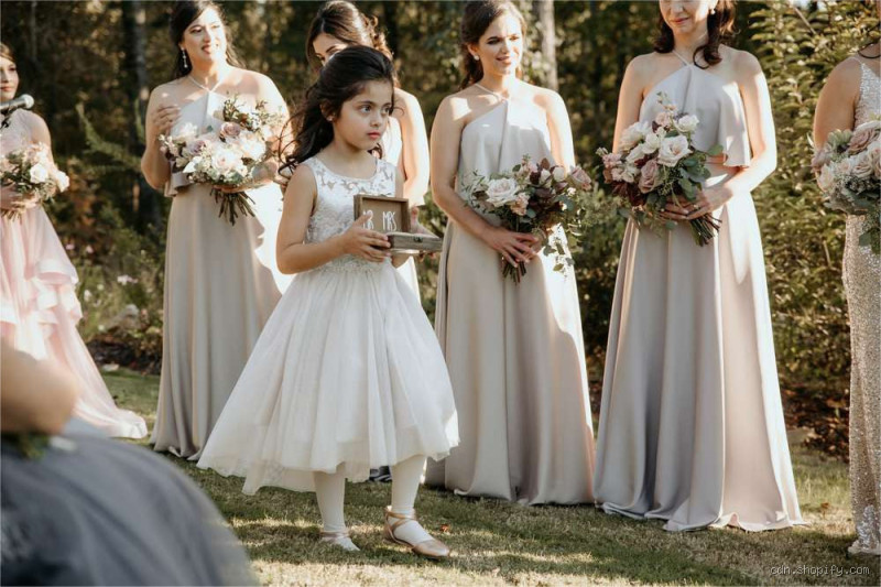 What Does the Flower Girl Give the Bride? A Heartfelt Tradition