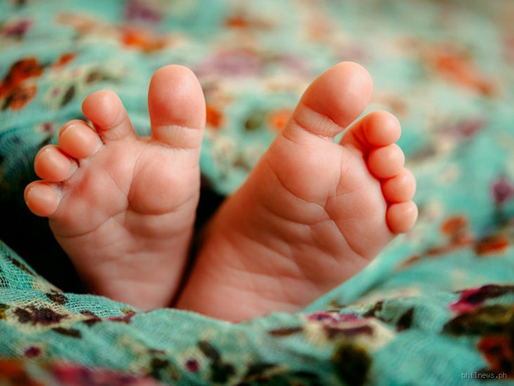 Who is the mother of 8 billionth baby?