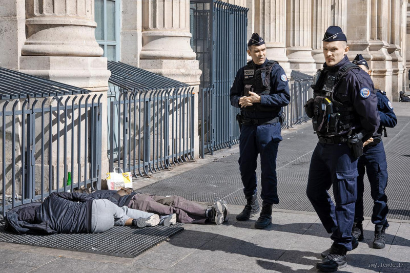 How Does France Deal with Homelessness? A Closer Look at the System