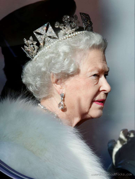 How Many Strings of Pearls Did the Queen Wear? Unveiling the Royal Jewelry Secret