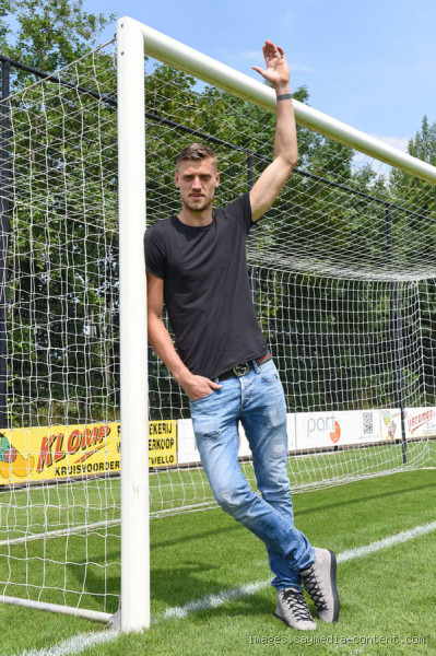 Who is the 6'8" Goalkeeper? The Giant Between the Posts